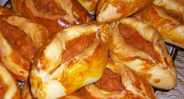 Karnıyarık Poğaça