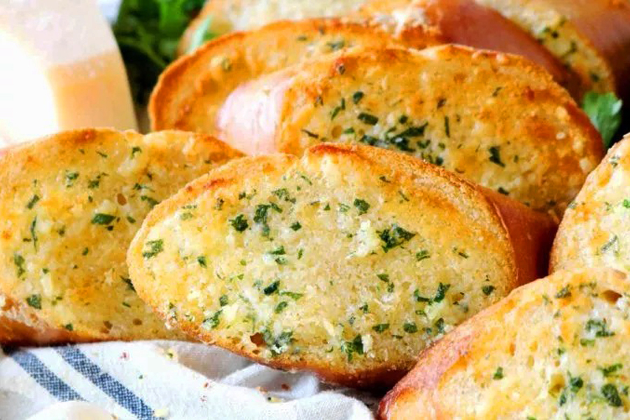 Labneli Sarımsaklı Ekmek