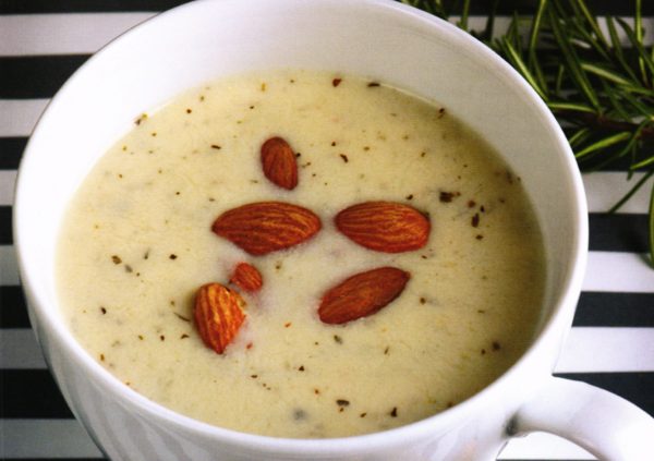 Bademli Kremalı Kuşkonmaz Çorbası