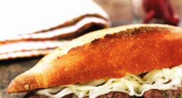 Soslu Ekmek Arası Köfte