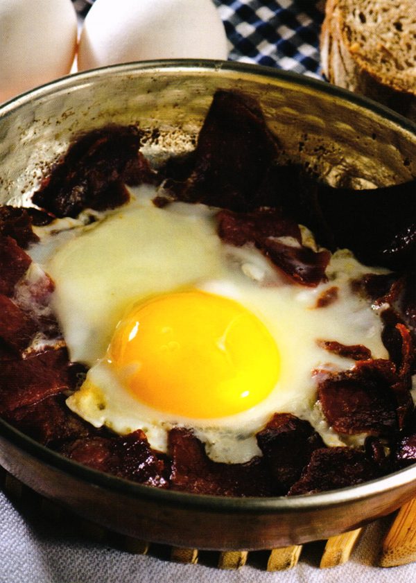 Pastırmalı Yumurta