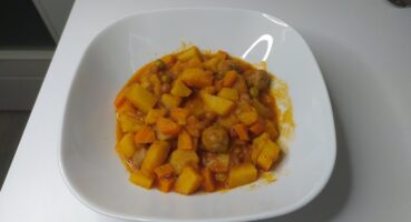 Köfteli Bezelyeli Havuçlu Patates Yemeği