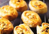 Sucuklu Gül Böreği